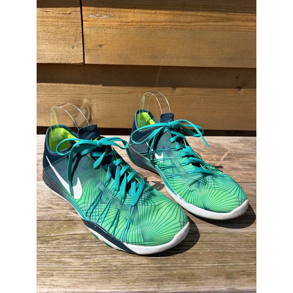 Nike Free TR 6 training sneakers size 7.5